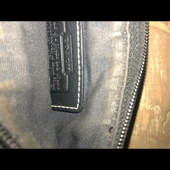 Black coach crossbody purse - Picture 3 of 4